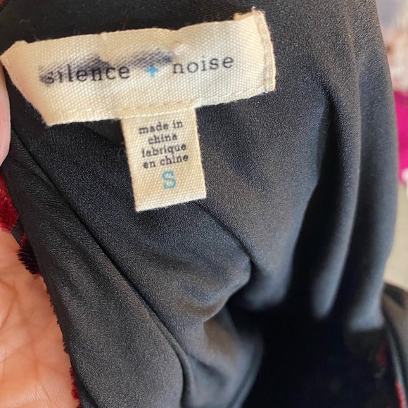 Small Urban Outfitter SILENCE + NOISE velvet dress Sz small - Picture 7 of 8